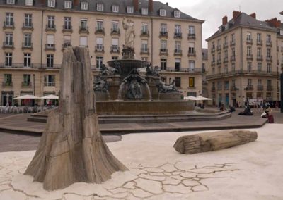 Création d’arbres fossilisés en béton sculpté pour l’artiste Laurent PERNOT